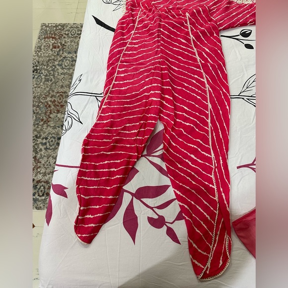 Trending 3 piece L size coord set with dhoti pant, chiffon dupatta - Picture 4 of 6